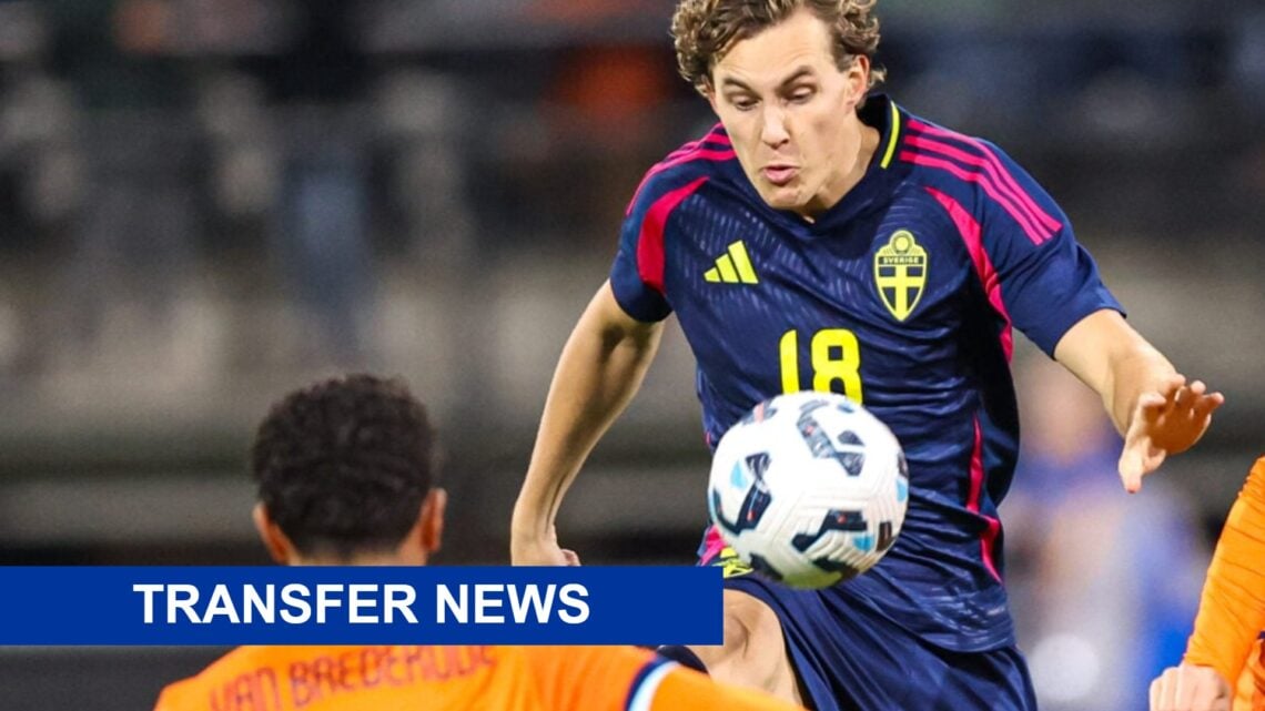 Hampus Skoglund fights for the ball.
